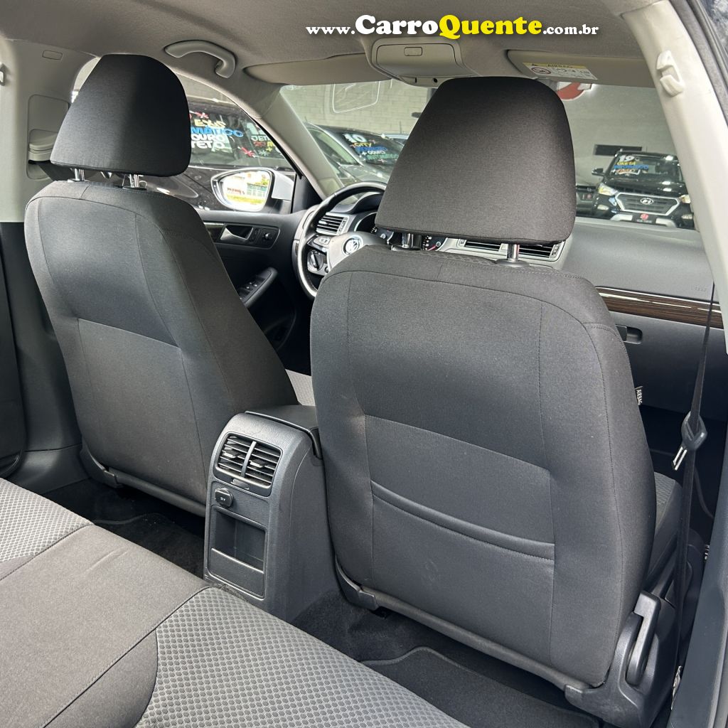 VOLKSWAGEN   JETTA COMFORTLINE 2.0 T.FLEX 8V 4P TIPT.   BRANCO 2015 2.0 GASOLINA - Loja