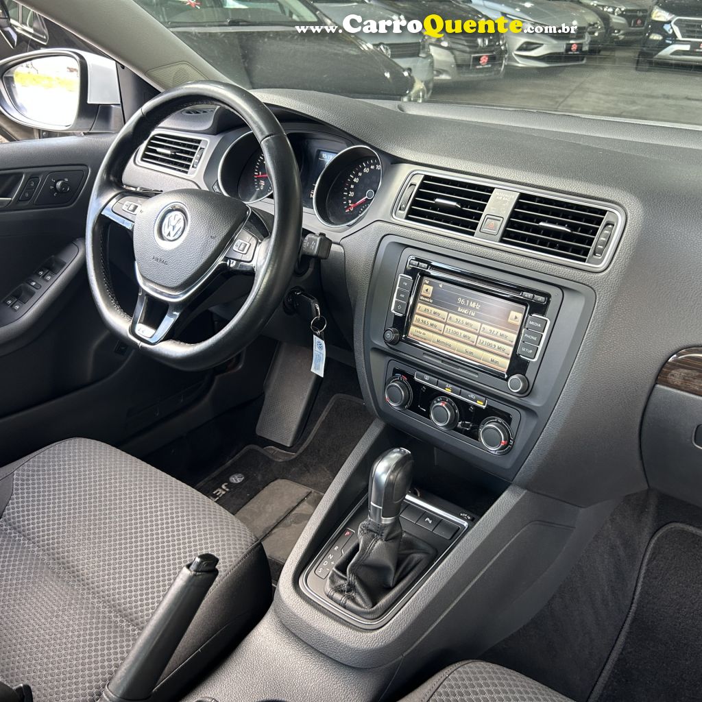 VOLKSWAGEN   JETTA COMFORTLINE 2.0 T.FLEX 8V 4P TIPT.   BRANCO 2015 2.0 GASOLINA - Loja