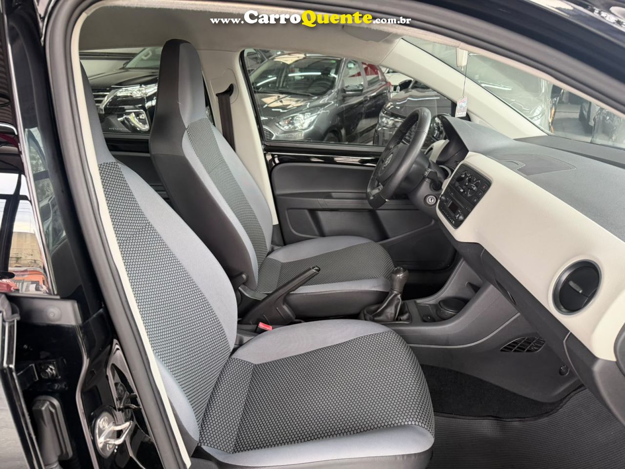 VOLKSWAGEN   UP! MOVE 1.0 TSI TOTAL FLEX 12V 5P   PRETO 2016 1.0 FLEX - Loja