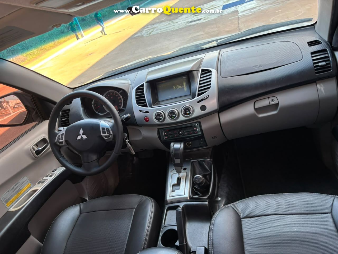 MITSUBISHI   L200 TRITON HPE 3.2 CD TB INT.DIESEL AUT   PRATA 2016 3.2 GASOLINA - Loja