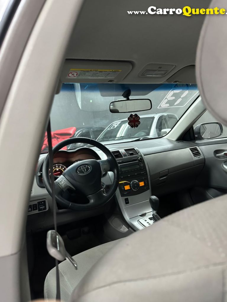 TOYOTA   COROLLA GLI 1.8 FLEX 16V  AUT.   PRATA 2013 1.8 FLEX - Loja