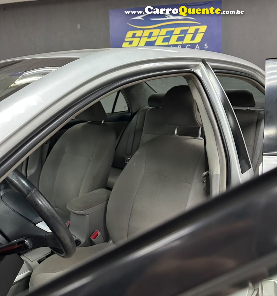 TOYOTA   COROLLA GLI 1.8 FLEX 16V  AUT.   PRATA 2013 1.8 FLEX - Loja