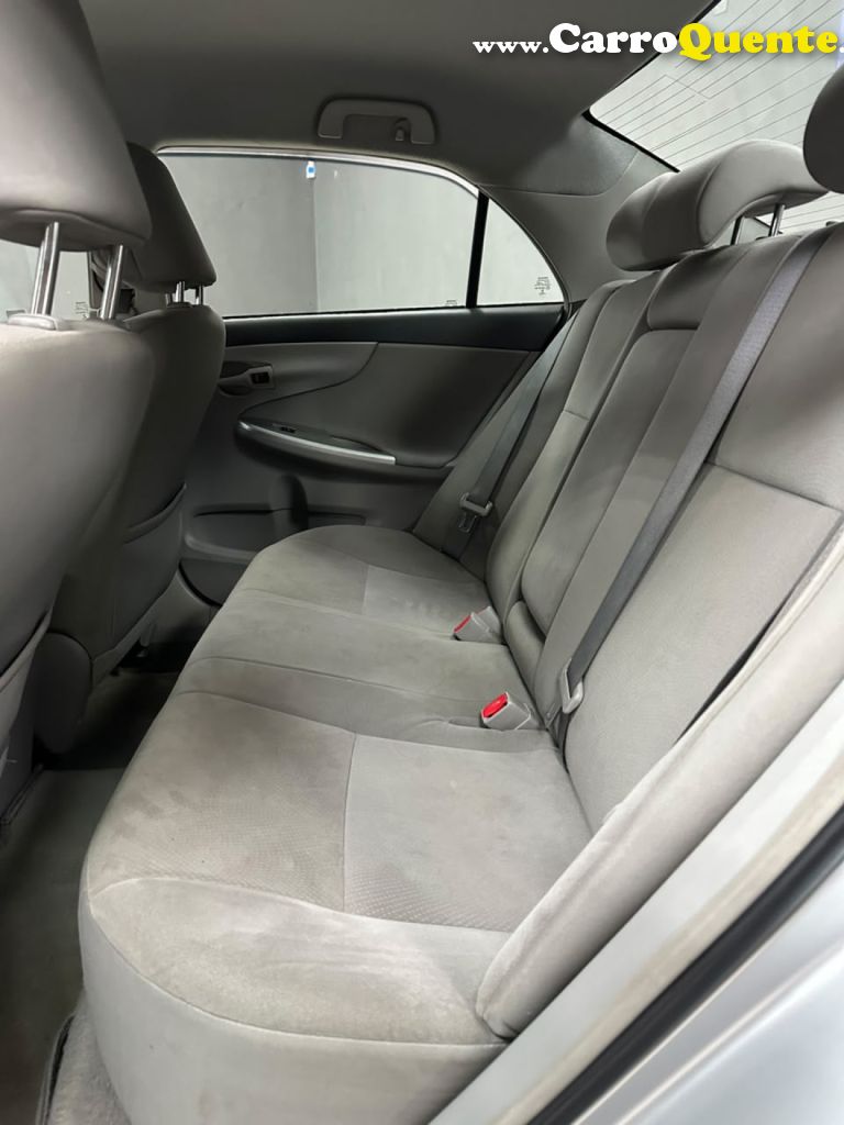 TOYOTA   COROLLA GLI 1.8 FLEX 16V  AUT.   PRATA 2013 1.8 FLEX - Loja