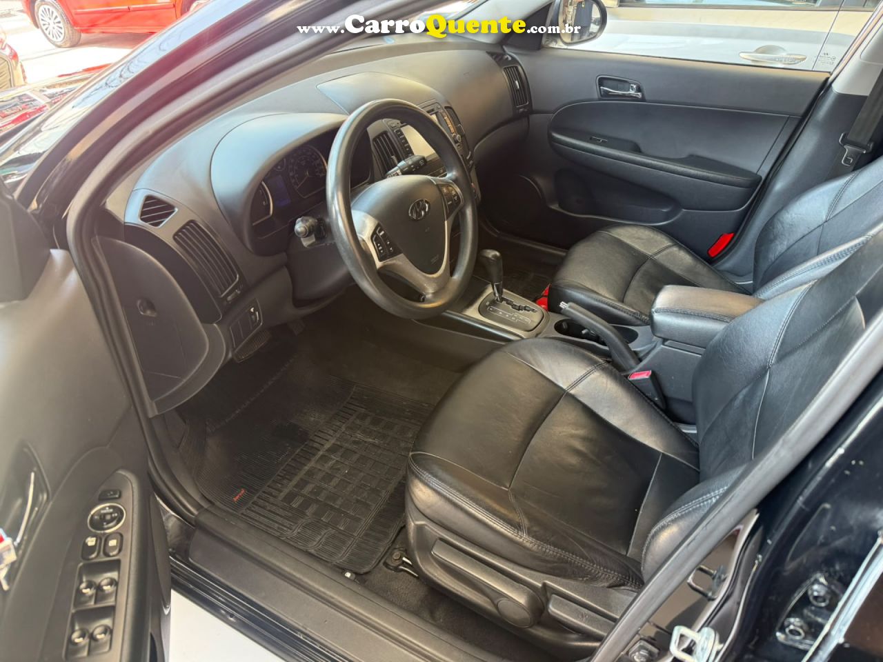 HYUNDAI   I30 2.0 16V 145CV 5P AUT.   PRETO 2011 2.0 GASOLINA - Loja