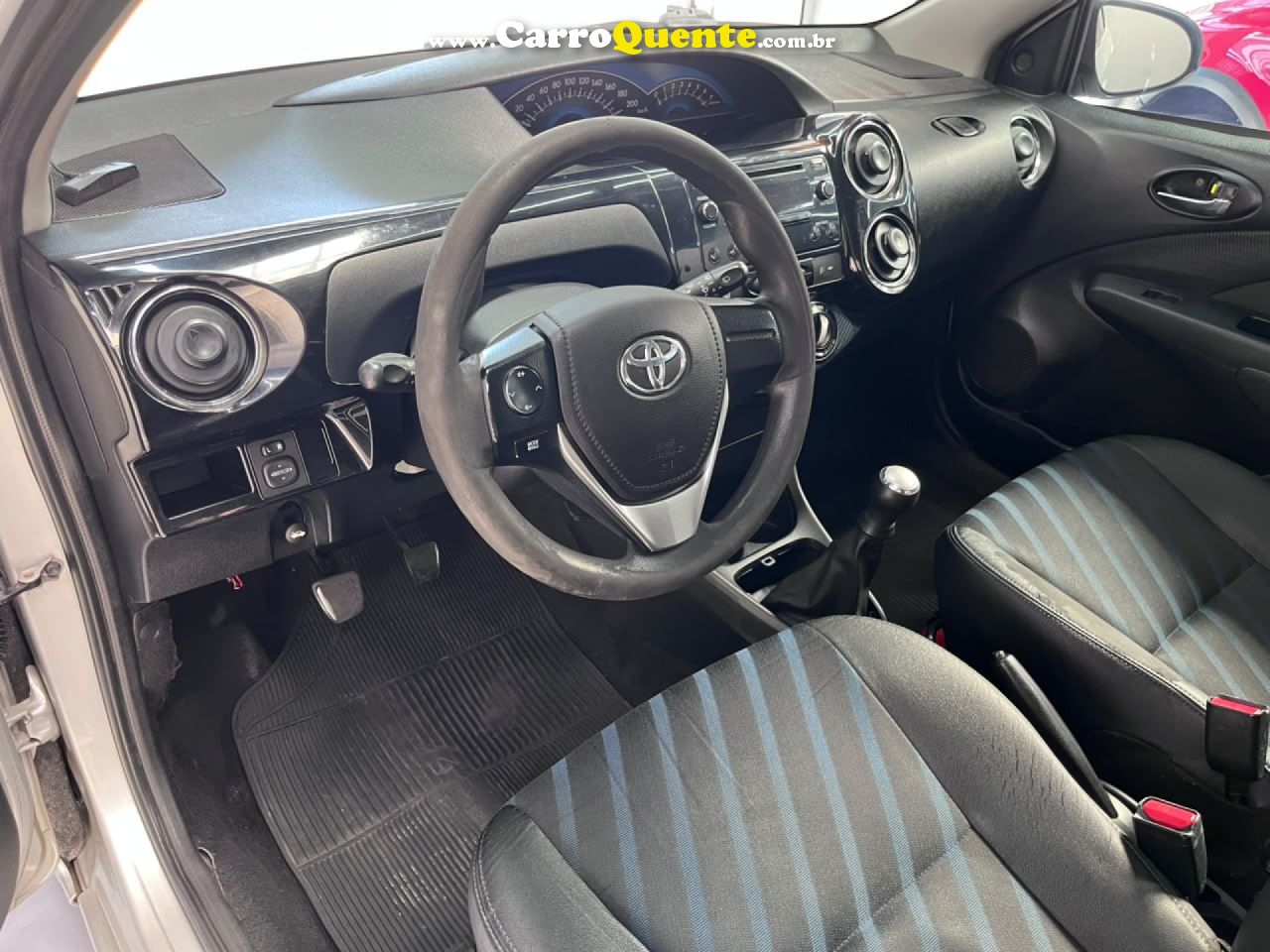 TOYOTA   ETIOS HB XS    PRATA 2015 1.5 FLEX - Loja