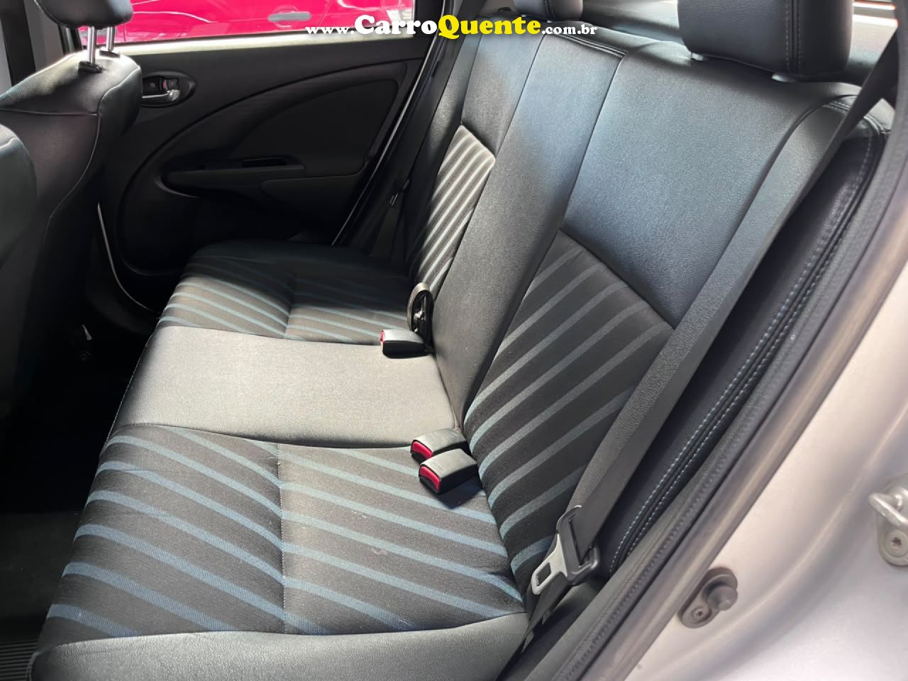 TOYOTA   ETIOS HB XS    PRATA 2015 1.5 FLEX - Loja