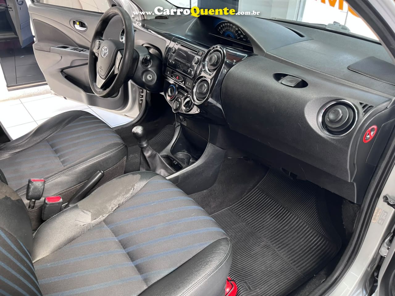TOYOTA   ETIOS HB XS    PRATA 2015 1.5 FLEX - Loja