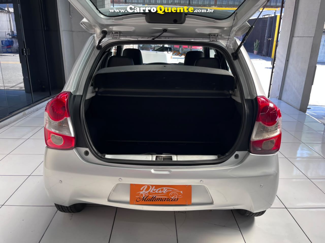 TOYOTA   ETIOS HB XS    PRATA 2015 1.5 FLEX - Loja