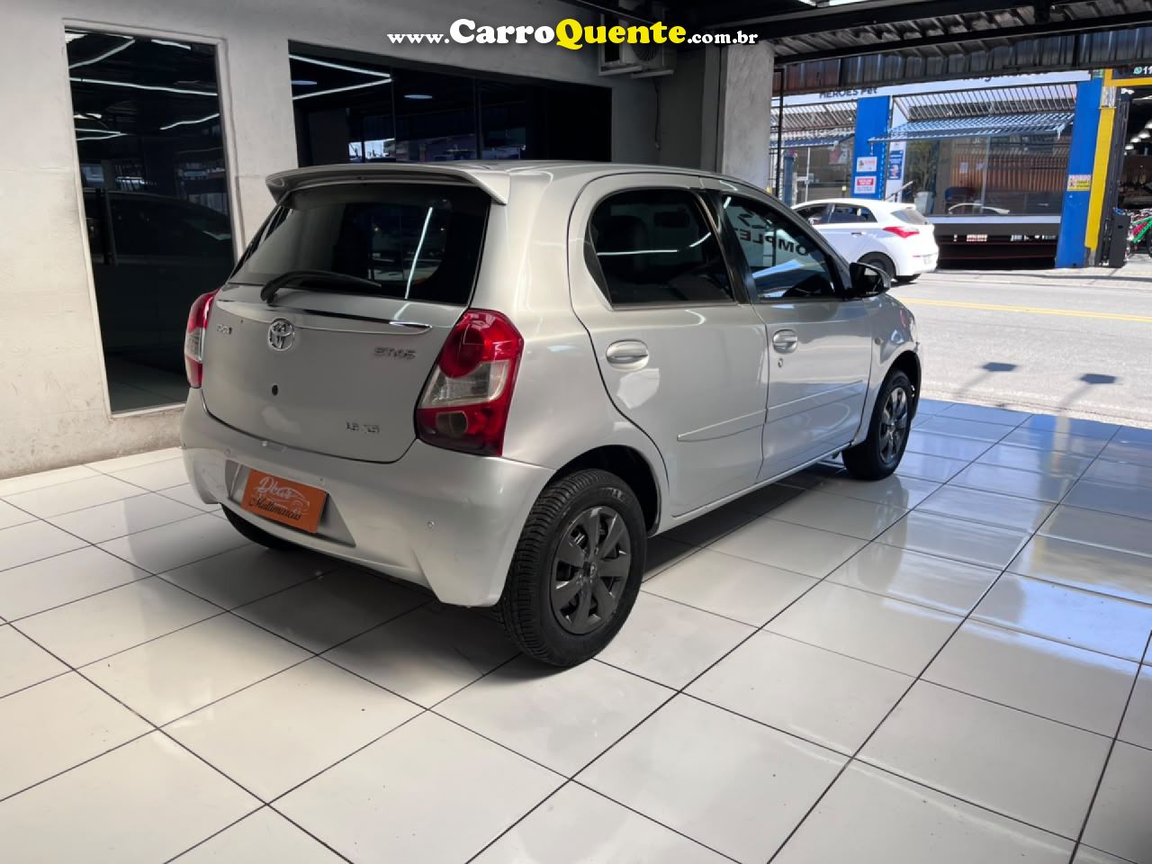 TOYOTA   ETIOS HB XS    PRATA 2015 1.5 FLEX - Loja