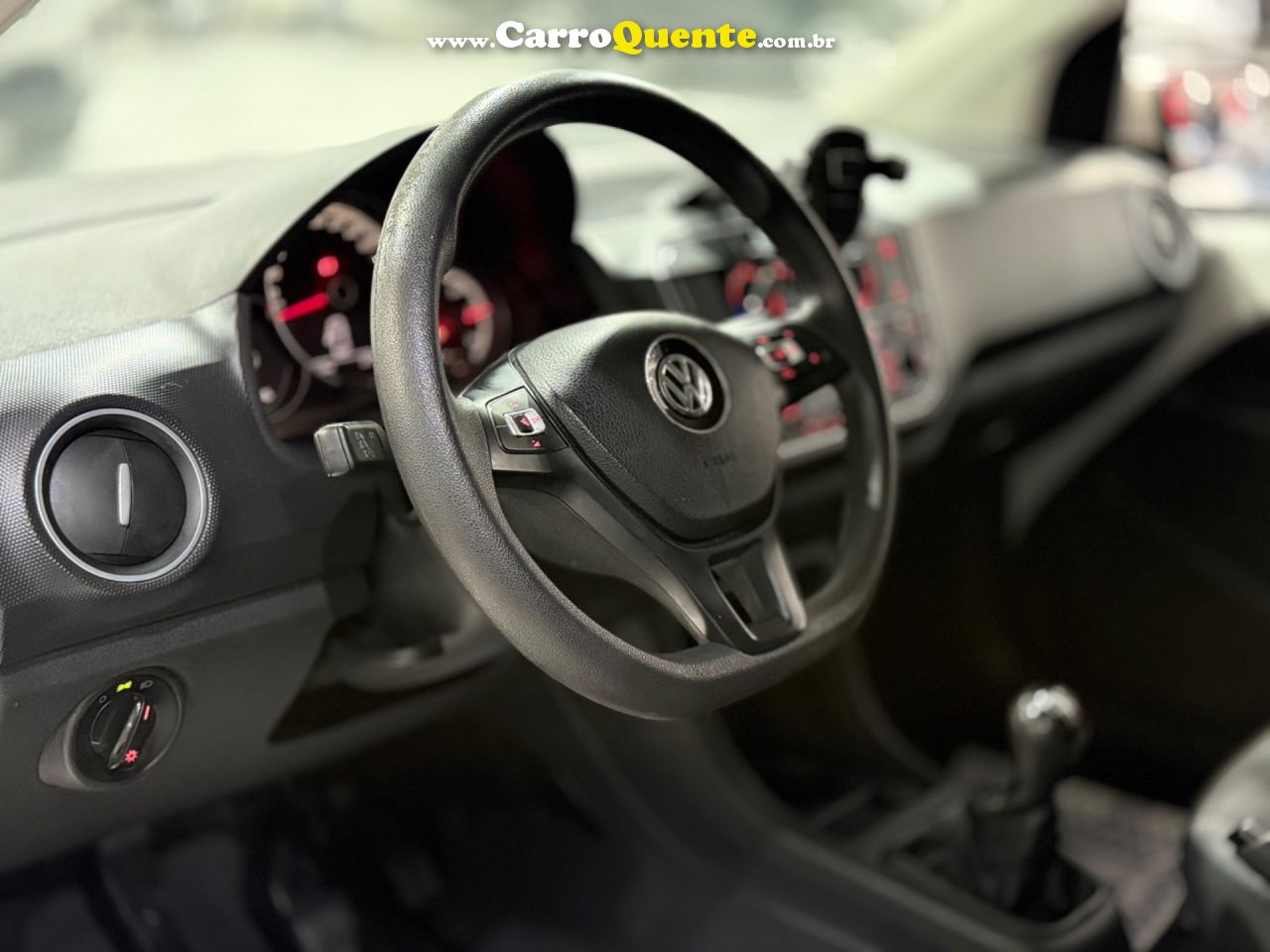 VOLKSWAGEN UP 1.0 MPI TOTAL 2020 - Loja