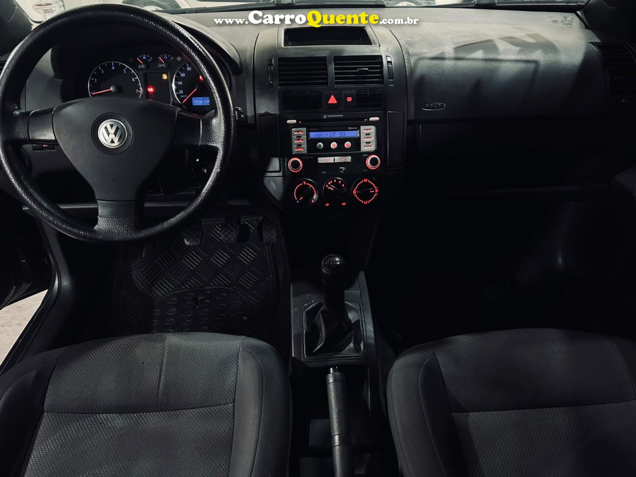 VOLKSWAGEN   POLO 1.6 MIS.OURO 1.6 MI TOT.FLEX 8V 5P   CINZA 2011 1.6 GASOLINA - Loja