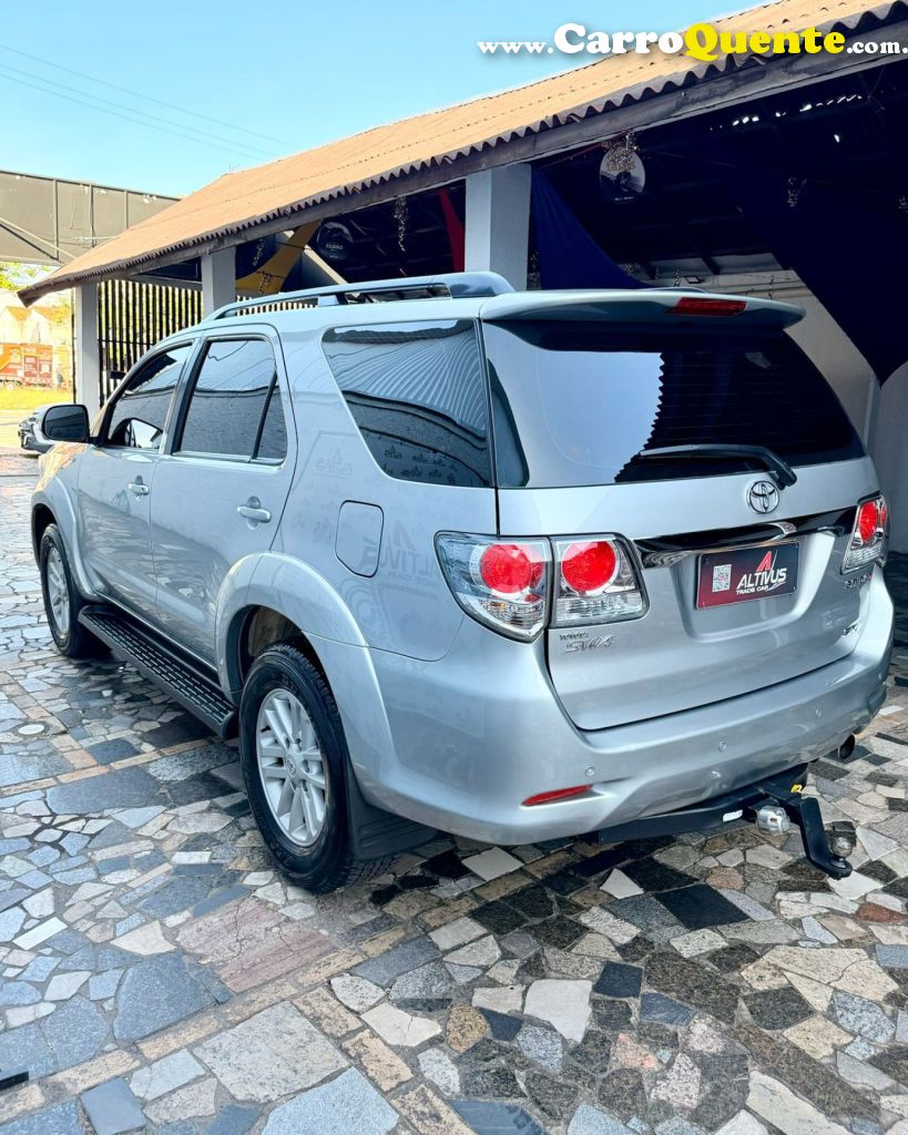 TOYOTA   HILUX SW4 SR D4-D 4X4 3.0 TDI DIES. AUT   PRATA 2015 3.0 DIESEL - Loja