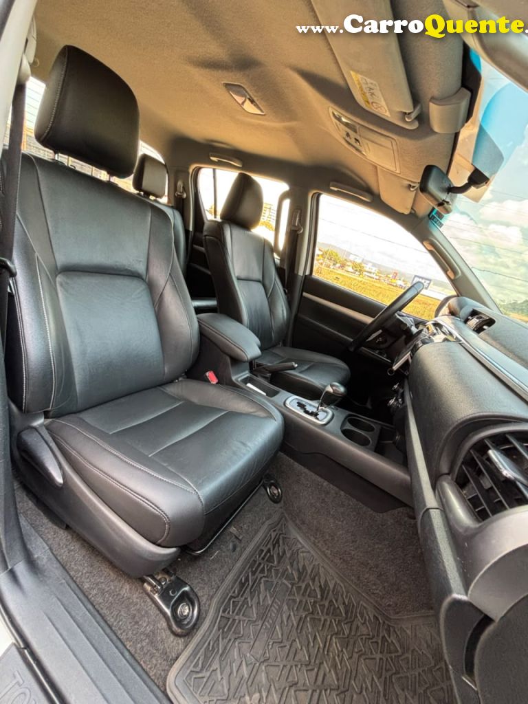 TOYOTA   HILUX CD SRV 4X4 2.8 TDI DIESEL AUT.   BRANCO 2017 2.8 DIESEL - Loja