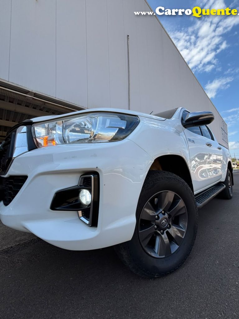 TOYOTA   HILUX CD SRV 4X4 2.8 TDI DIESEL AUT.   BRANCO 2017 2.8 DIESEL - Loja