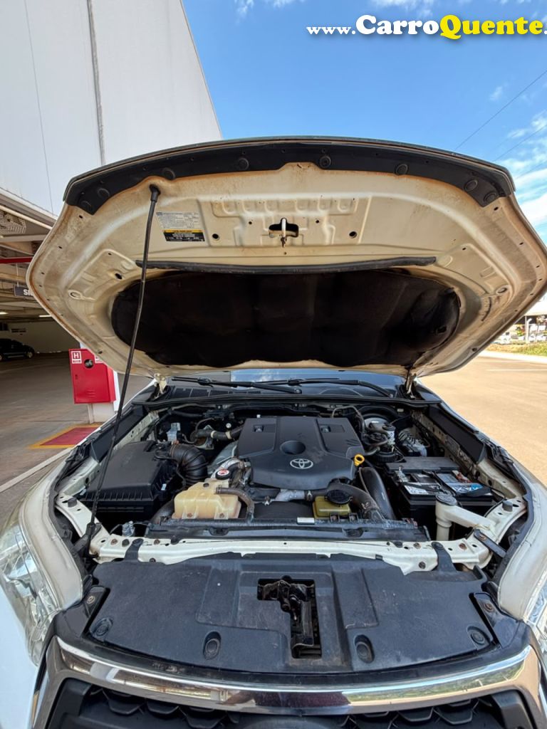 TOYOTA   HILUX CD SRV 4X4 2.8 TDI DIESEL AUT.   BRANCO 2017 2.8 DIESEL - Loja