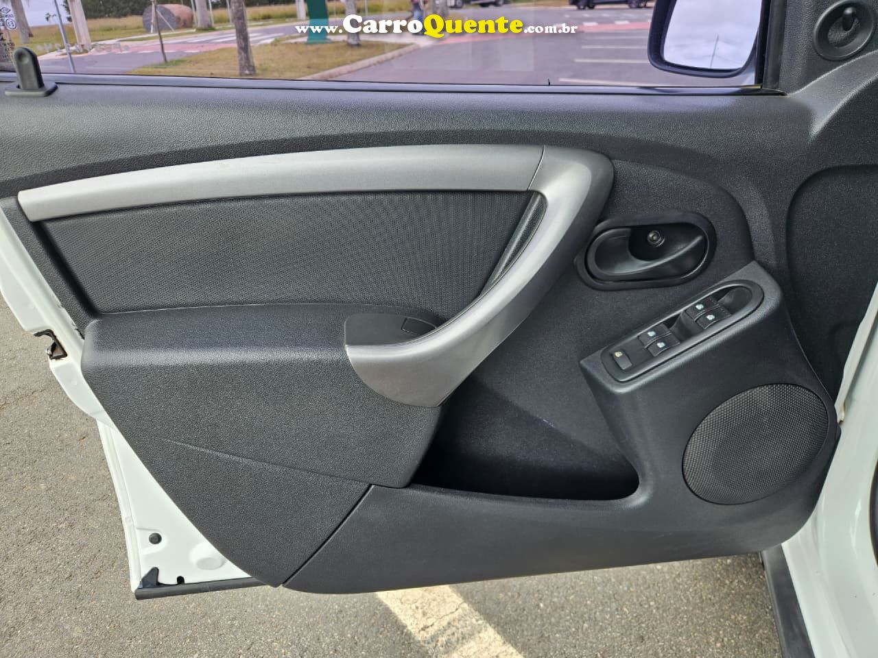 RENAULT   DUSTER OUTDOOR 1.6 HI-FLEX 16V MEC.   BRANCO 2015 1.6 FLEX - Loja