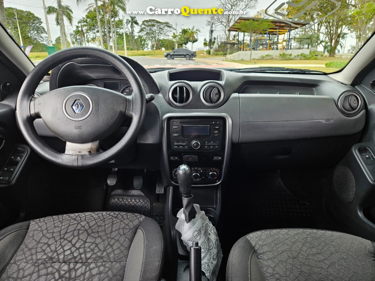 RENAULT   DUSTER OUTDOOR 1.6 HI-FLEX 16V MEC.   BRANCO 2015 1.6 FLEX - Loja