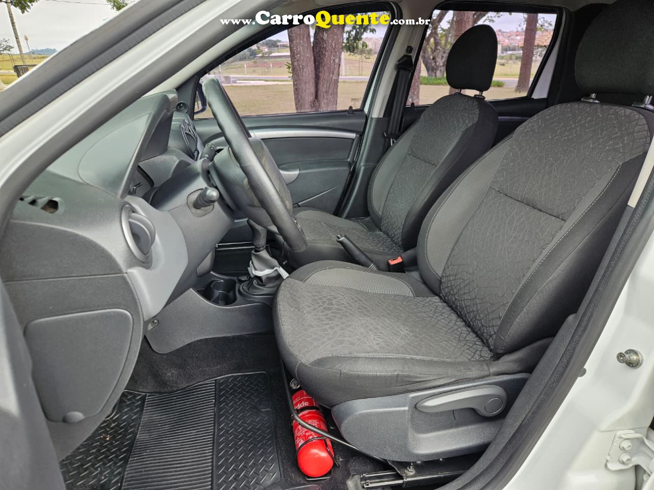 RENAULT   DUSTER OUTDOOR 1.6 HI-FLEX 16V MEC.   BRANCO 2015 1.6 FLEX - Loja
