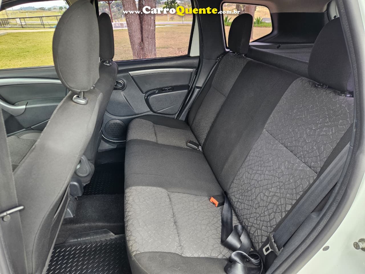 RENAULT   DUSTER OUTDOOR 1.6 HI-FLEX 16V MEC.   BRANCO 2015 1.6 FLEX - Loja