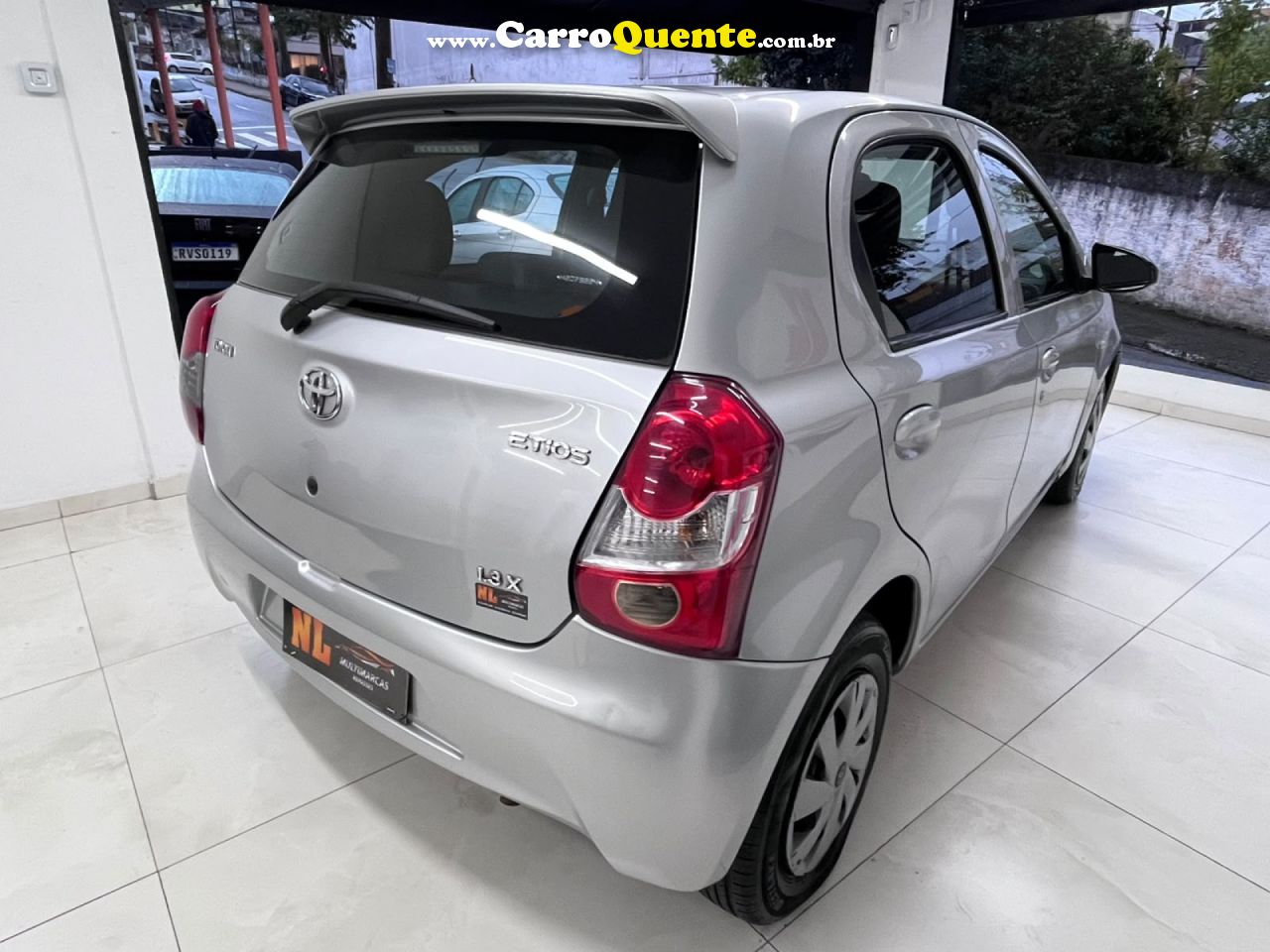 TOYOTA   ETIOS X 1.3 FLEX 16V 5P MEC.   PRATA 2017 1.3 FLEX - Loja