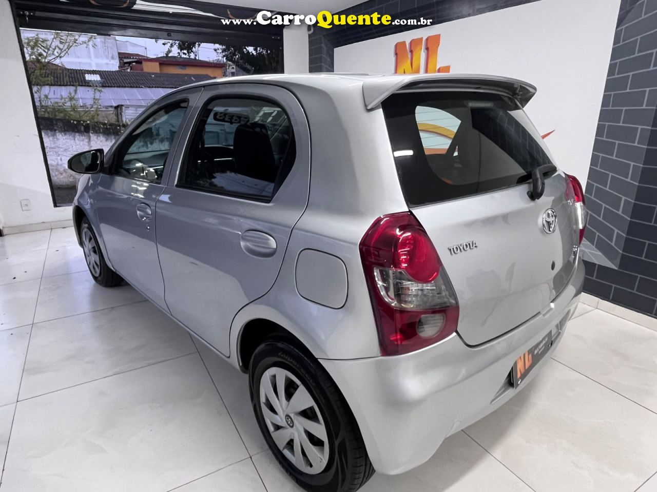 TOYOTA   ETIOS X 1.3 FLEX 16V 5P MEC.   PRATA 2017 1.3 FLEX - Loja