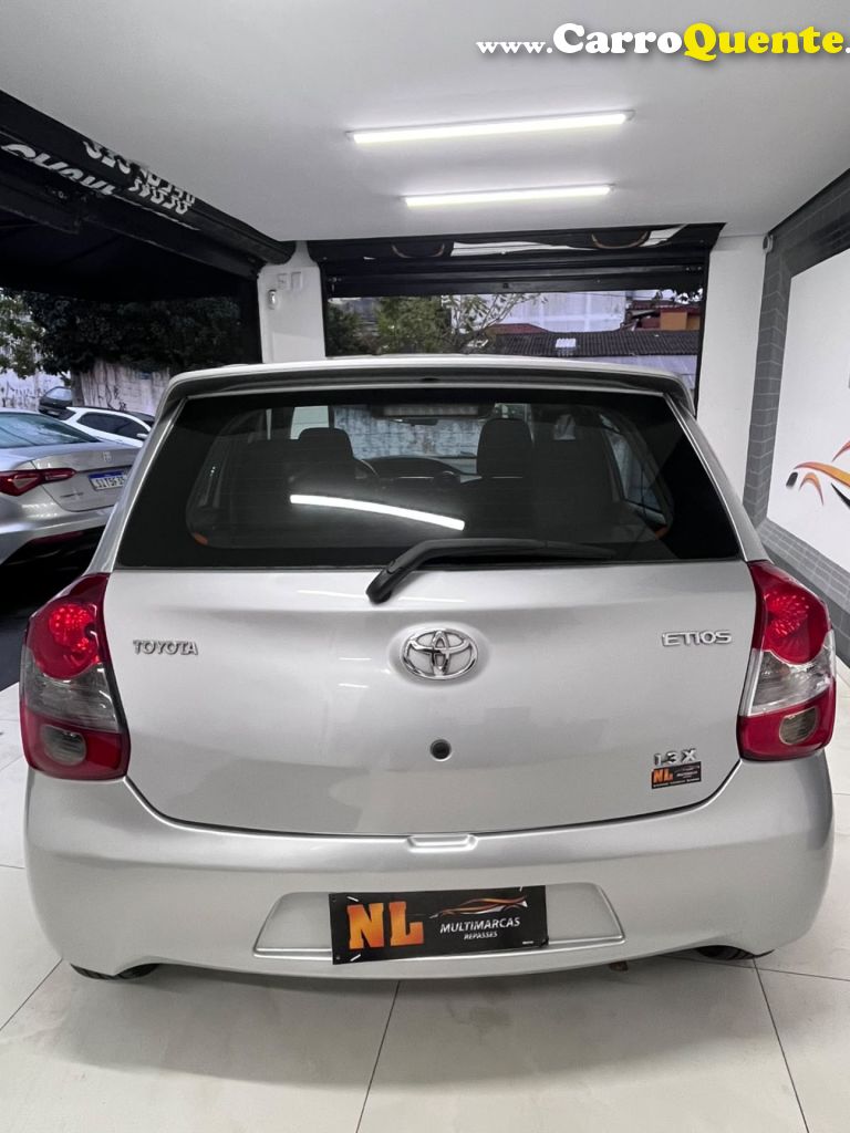 TOYOTA   ETIOS X 1.3 FLEX 16V 5P MEC.   PRATA 2017 1.3 FLEX - Loja