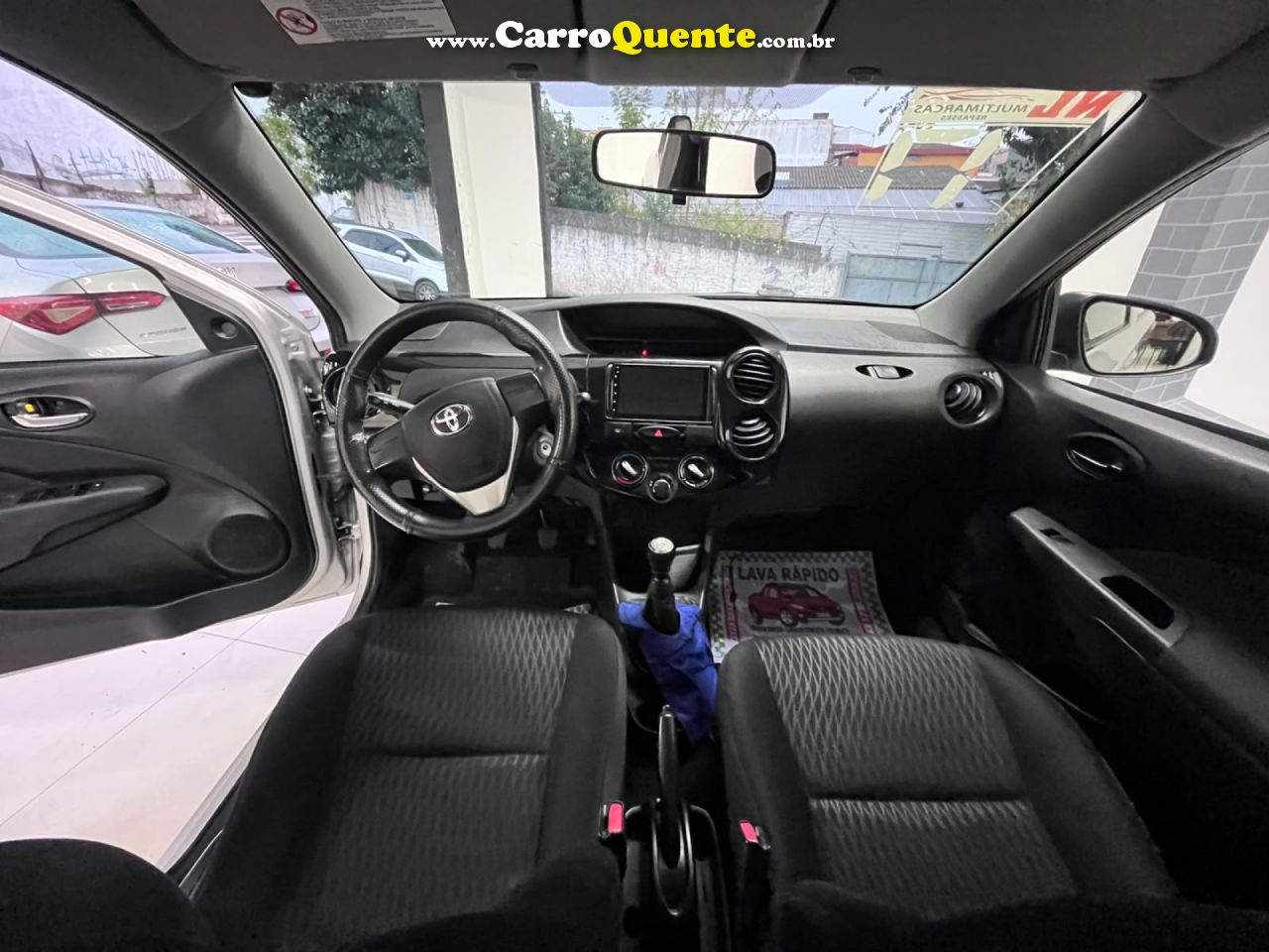 TOYOTA   ETIOS X 1.3 FLEX 16V 5P MEC.   PRATA 2017 1.3 FLEX - Loja