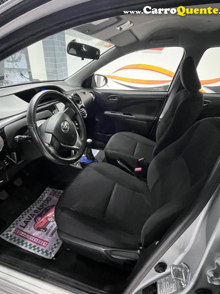TOYOTA   ETIOS X 1.3 FLEX 16V 5P MEC.   PRATA 2017 1.3 FLEX - Loja