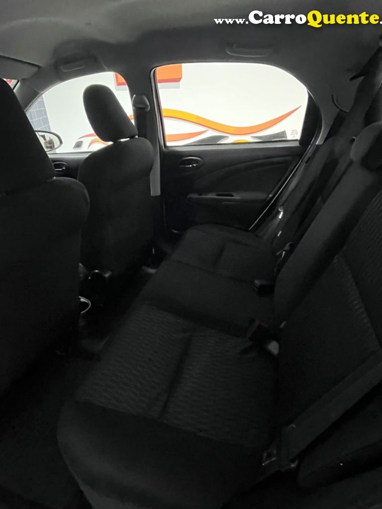 TOYOTA   ETIOS X 1.3 FLEX 16V 5P MEC.   PRATA 2017 1.3 FLEX - Loja