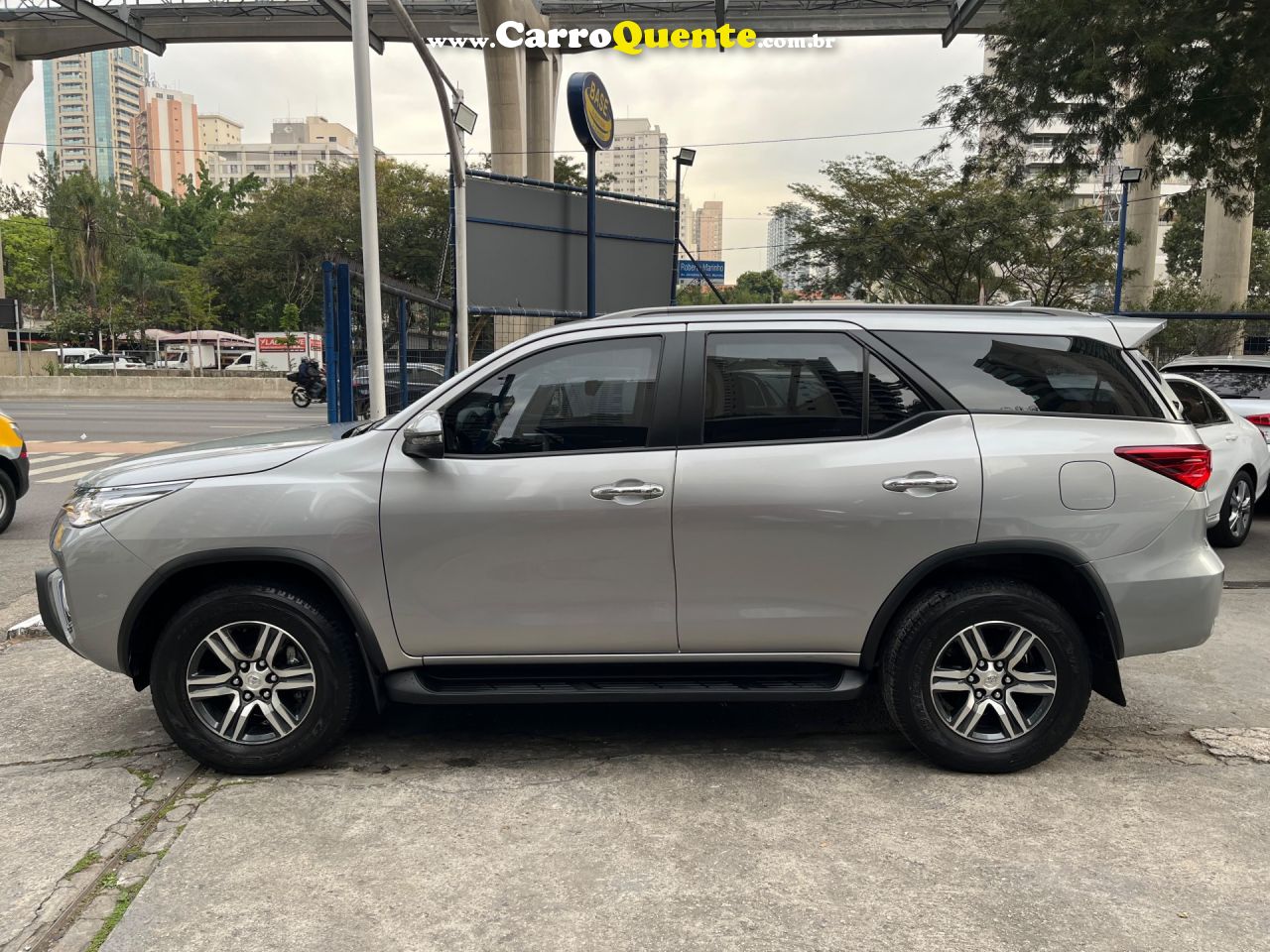 TOYOTA   HILUX SW4 SRV 4X2 2.7 FLEX 16V AUT.   PRATA 2020 2.7 16v FLEX - Loja
