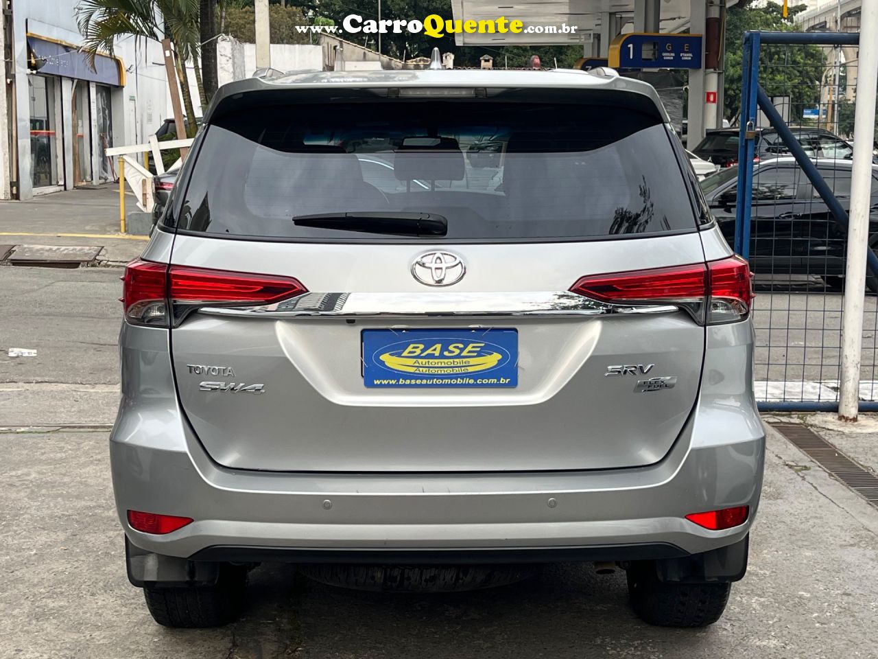TOYOTA   HILUX SW4 SRV 4X2 2.7 FLEX 16V AUT.   PRATA 2020 2.7 16v FLEX - Loja