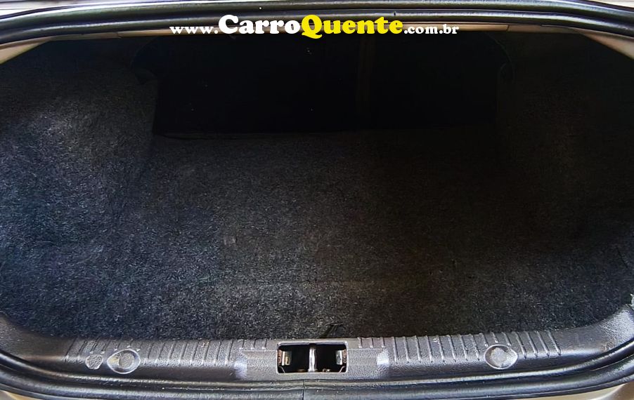 Ford FIESTA 1.0 MPI PERSONNALITÉ SEDAN GASOLINA 4P MANUAL - Loja