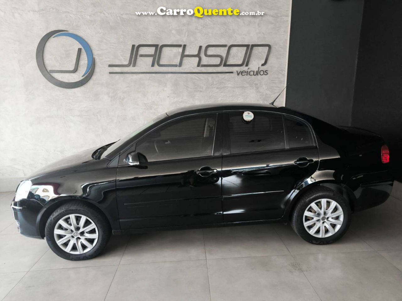 VOLKSWAGEN POLO SEDAN 1.6 8V 2010/2011 - Loja