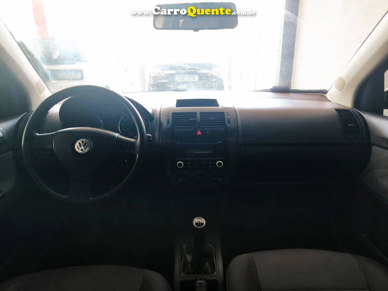 VOLKSWAGEN POLO SEDAN 1.6 8V 2010/2011 - Loja