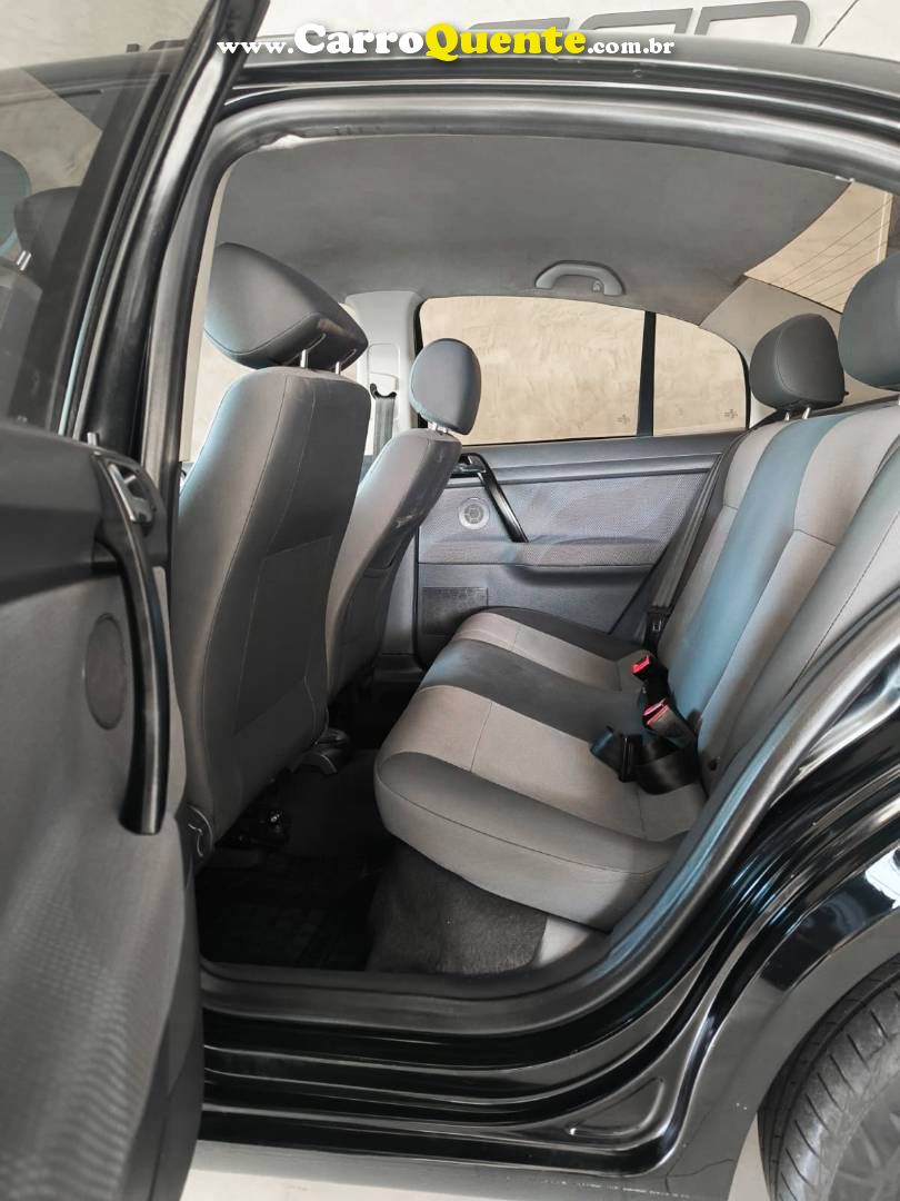 VOLKSWAGEN POLO SEDAN 1.6 8V 2010/2011 - Loja