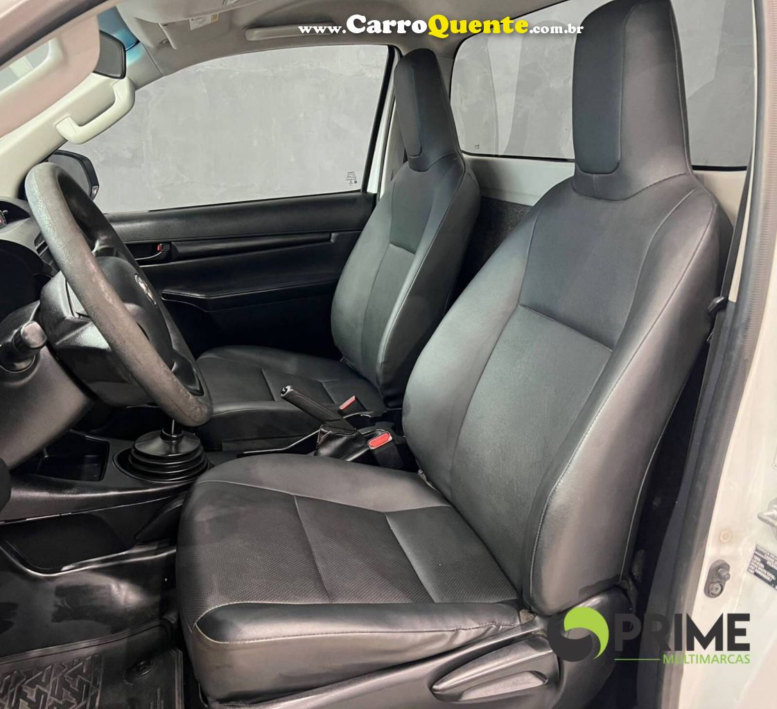 TOYOTA HILUX 2.8 D-4D TURBO CS 4X4 2021 - Loja