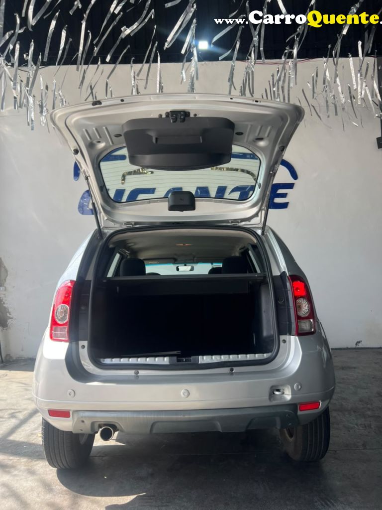 RENAULT   DUSTER DYNAMIQUE 2.0 FLEX 16V AUT.   PRATA 2014 2.0 FLEX - Loja