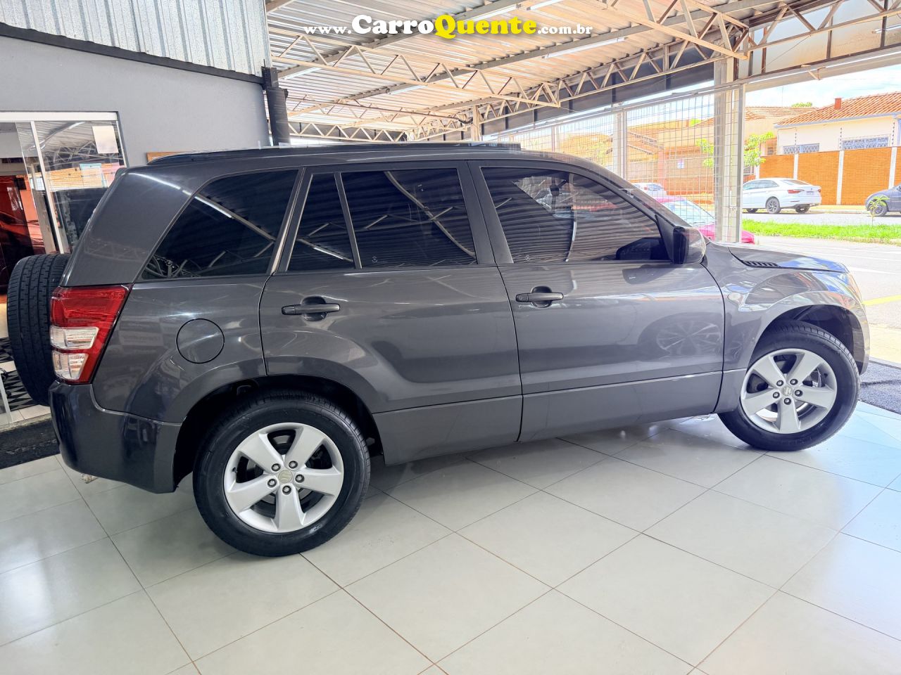 SUZUKI   GRAND VITARA 2.0 16V 4X24X4 5P AUT.   CINZA 2012 2.0 GASOLINA - Loja