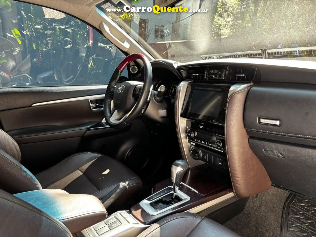 TOYOTA   HILUX SW4 SRX 4X4 2.8 TDI 16V DIES. AUT.   PRETO 2018 2.8 DIESEL - Loja