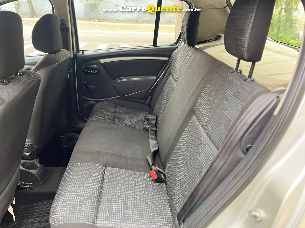 RENAULT   SANDERO PRIVILÈGE HI-FLEX 1.6 16V 5P   PRATA 2009 1.6 GASOLINA - Loja