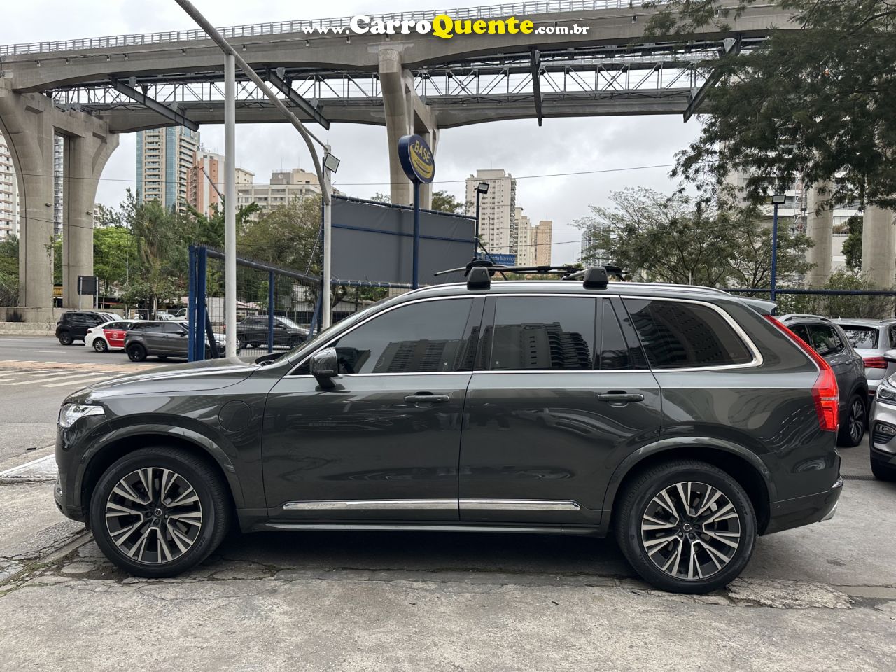 VOLVO   2.0 T8 HYBRID MOMENTUM AWD GEARTRONIC   CINZA 2021 2.0 GASOLINA E ELÉTRICO - Loja