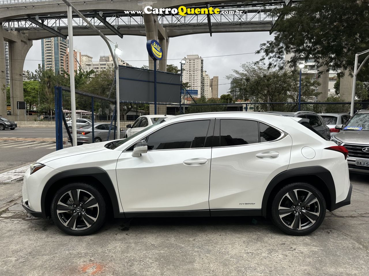 LEXUS   UX-250H DYNAMIC 2.0 16V AUT.(HYBRID)   BRANCO 2019 2.0 16V GASOLINA E ELÉTRICO - Loja