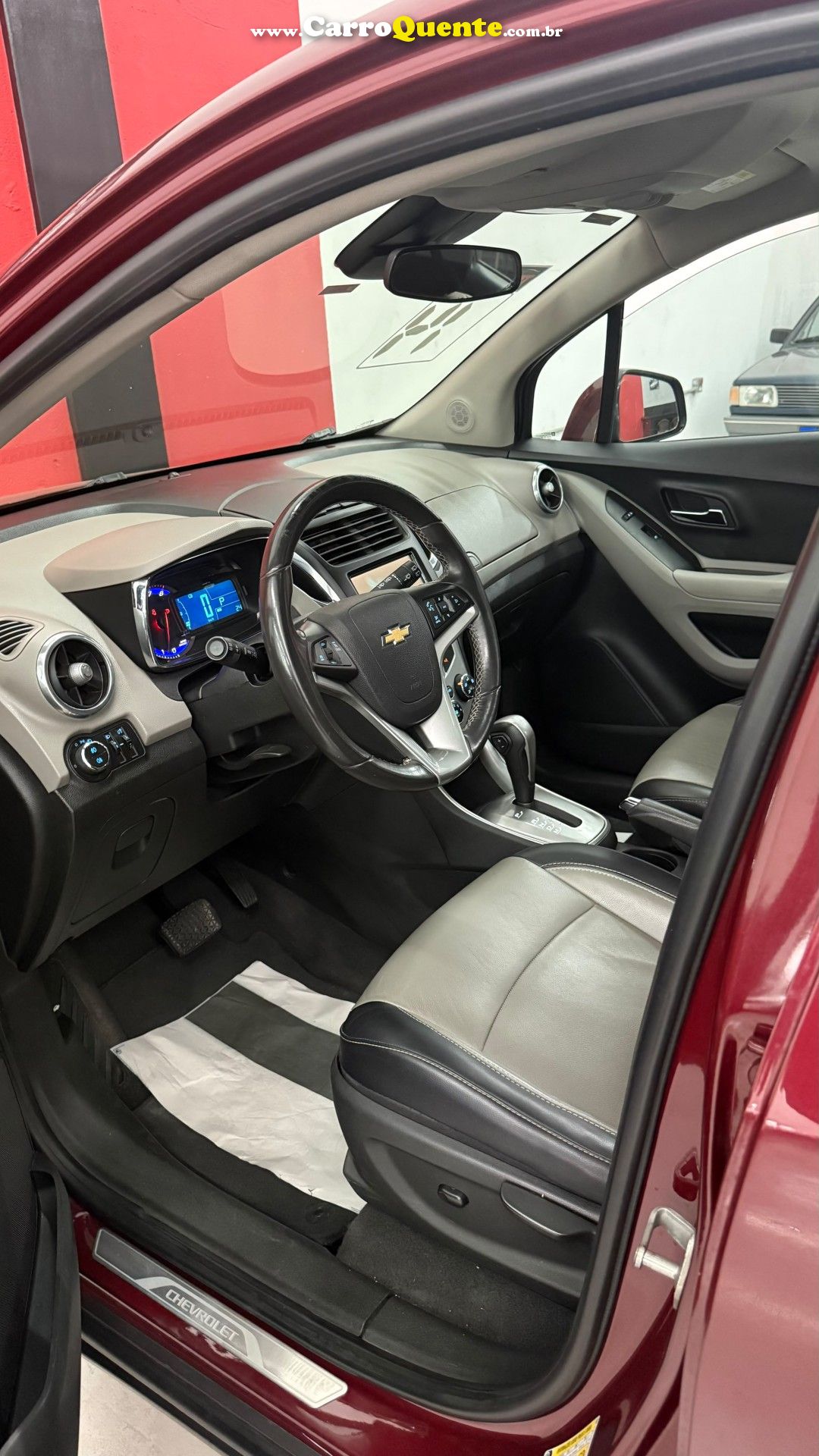 CHEVROLET   TRACKER LTZ 1.8 16V FLEX 4X2 AUT.   VERMELHO 2014 1.8 FLEX - Loja