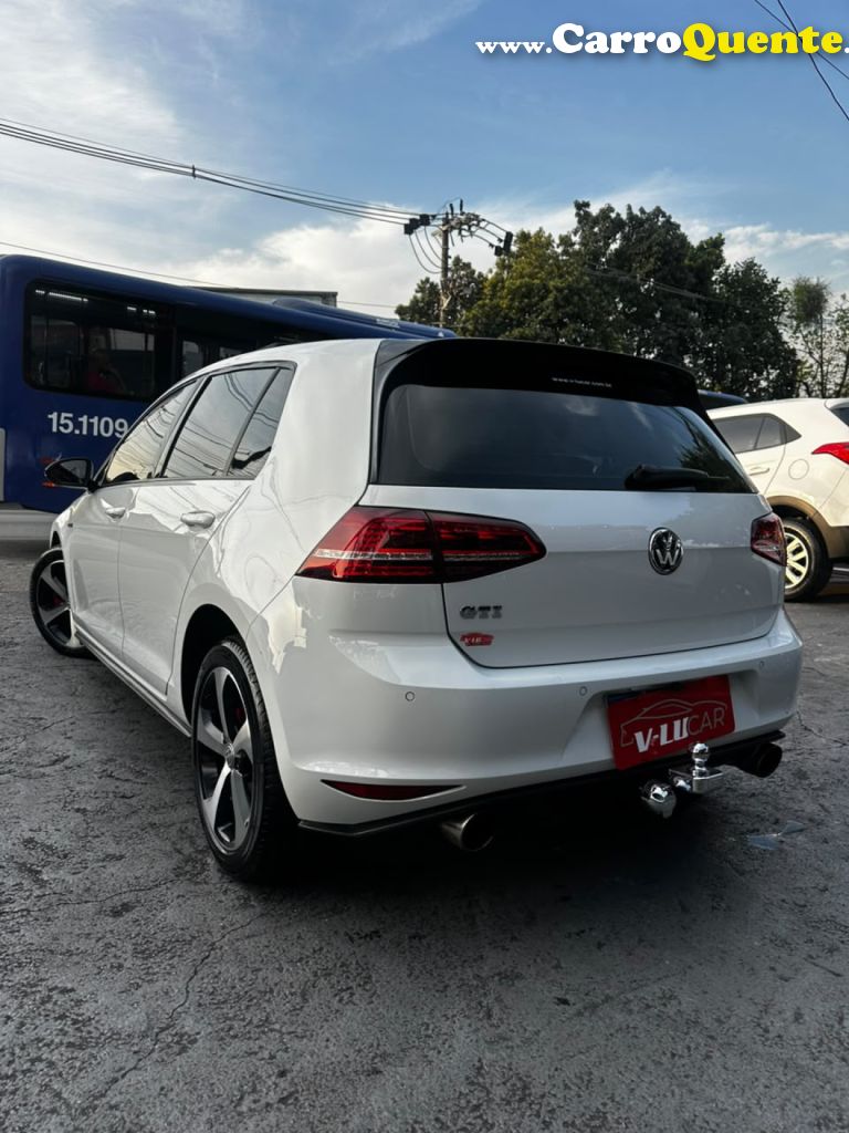 VOLKSWAGEN   GOLF GTI 2.0 TSI 220CV AUT.   BRANCO 2017 2.0 GASOLINA - Loja