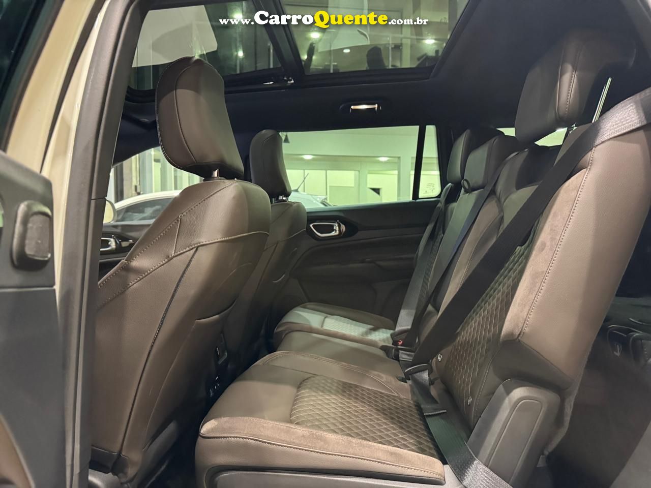 JEEP COMMANDER OVERLAND HURRICANE 2.0 4x4 2025 - Loja