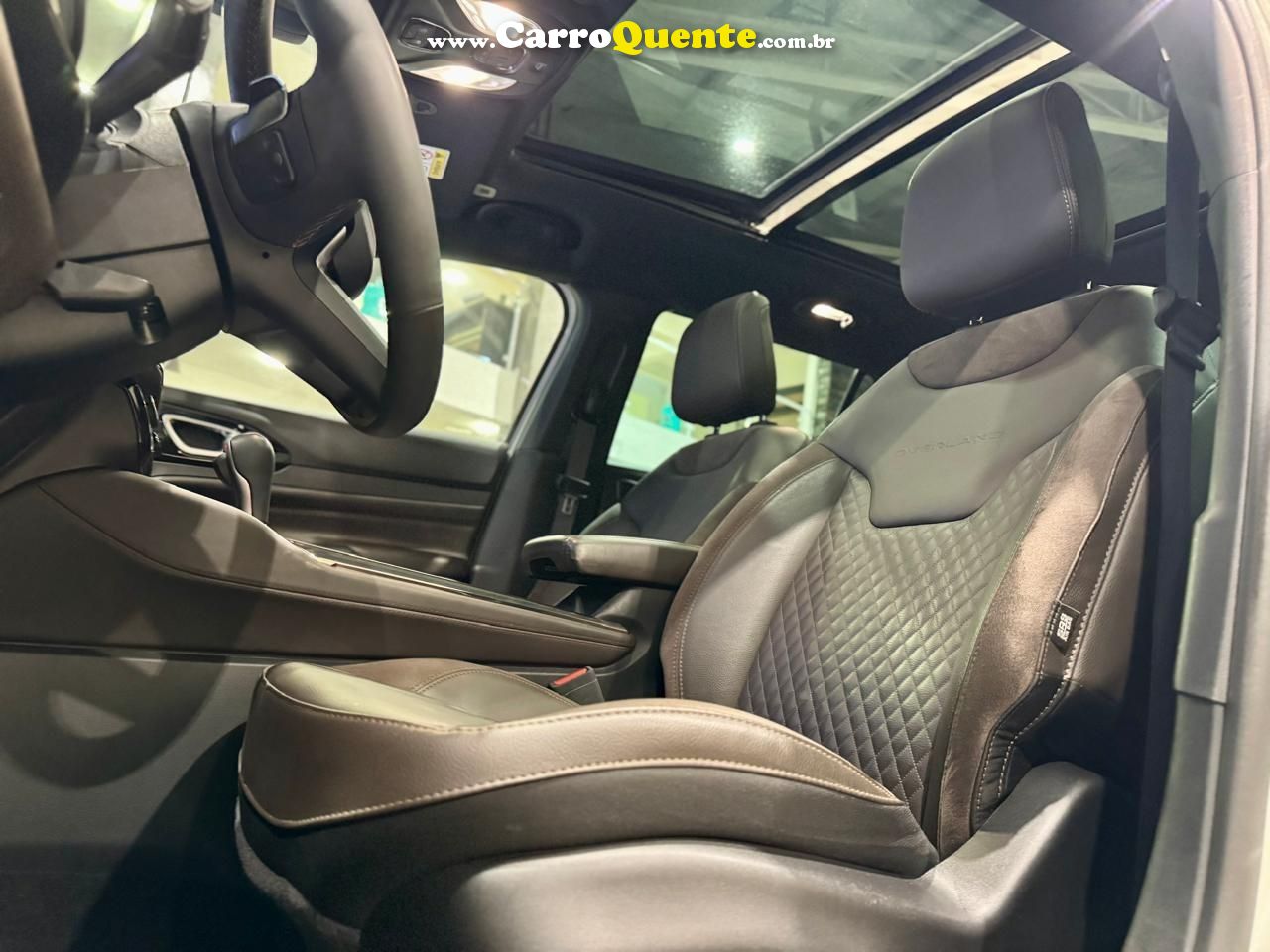 JEEP COMMANDER OVERLAND HURRICANE 2.0 4x4 2025 - Loja