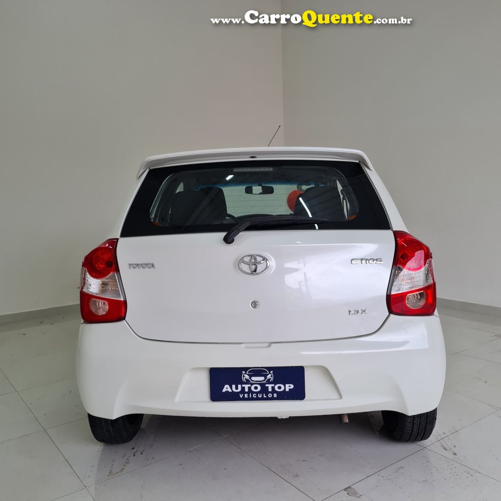 TOYOTA   ETIOS X 1.3 FLEX 16V 5P MEC.   BRANCO 2015 1.3 FLEX - Loja