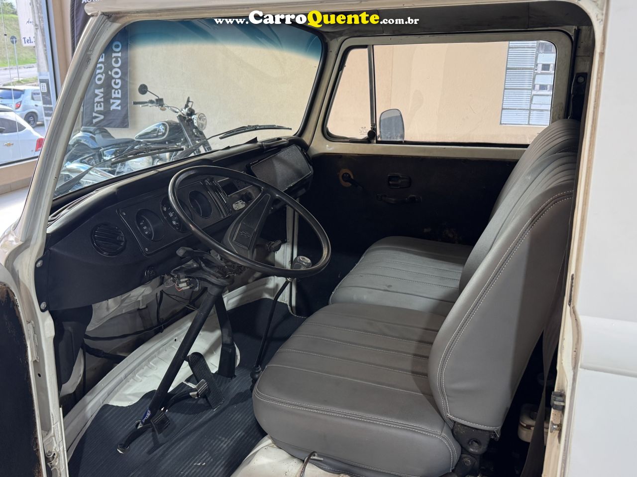 VOLKSWAGEN   KOMBI FURGÃO   BRANCO 1992 1.5 GASOLINA - Loja