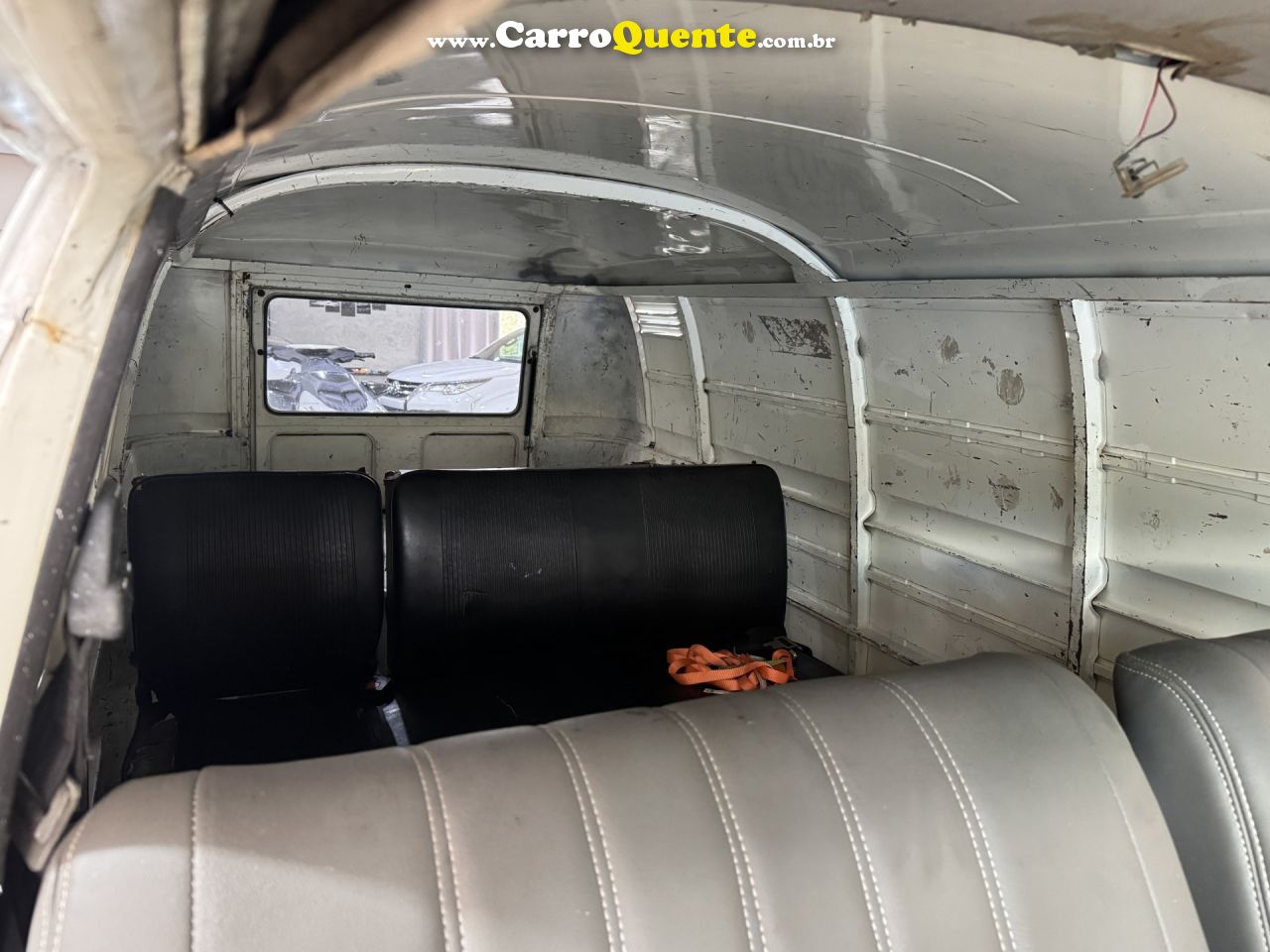 VOLKSWAGEN   KOMBI FURGÃO   BRANCO 1992 1.5 GASOLINA - Loja