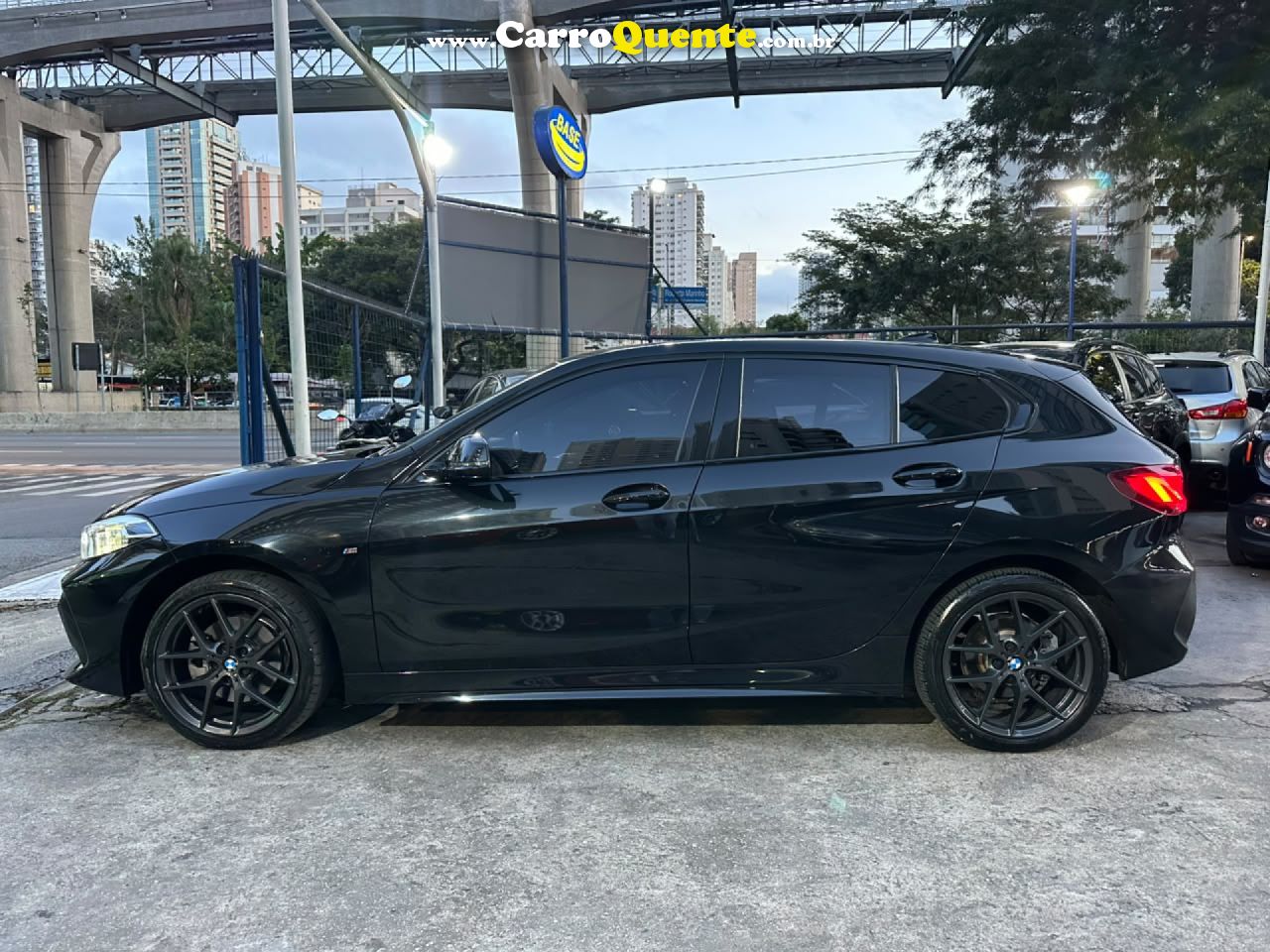 BMW   118I M SPORT 1.5 TB 12V AUT. 5P   PRETO 2023 1.5 T GASOLINA - Loja
